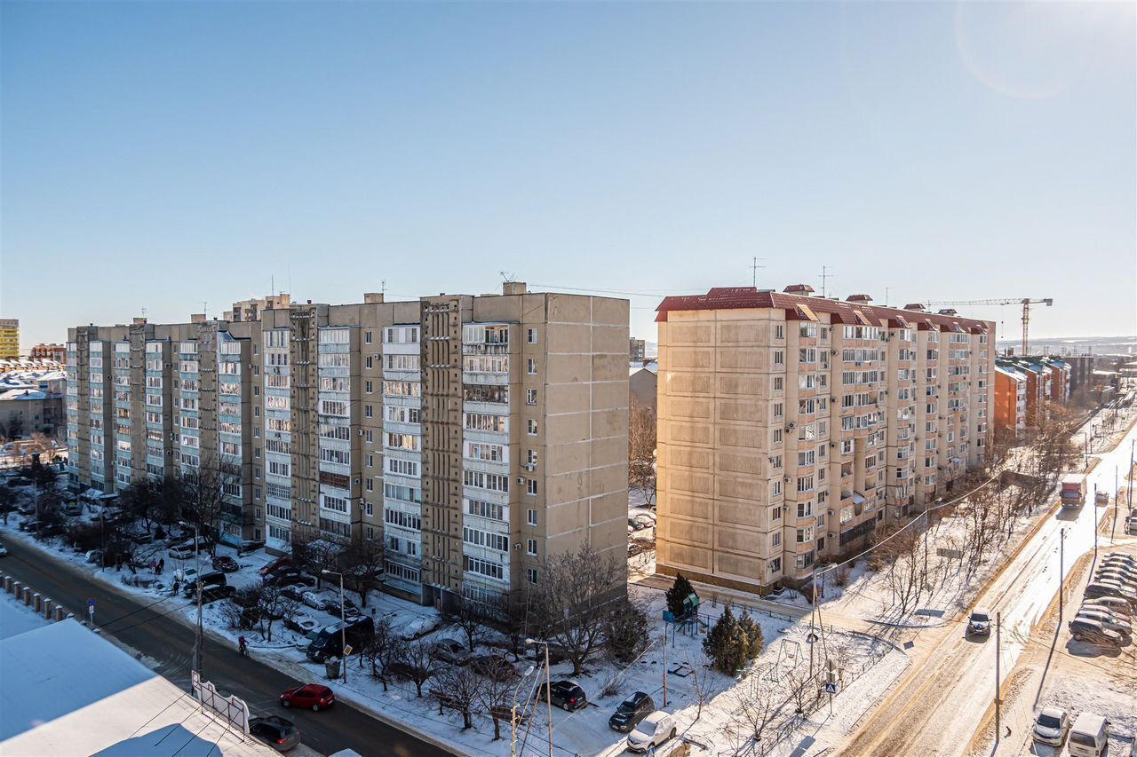 Студия с дизайнерским интерьером